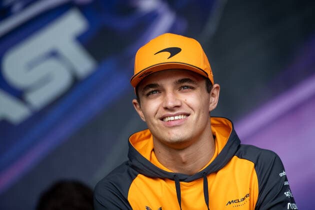 Lando Norris (UK, McLaren F1 Team 4) auf der Buehne in der Fan Zone, AUS, Formel 1 Grand Prix von Australien, Albert Park Circuit Melbourne, Qualifying Day, 09.04.2022 AUS, Formel 1 Grand Prix von Australien, Albert Park Circuit Melbourne, Qualifying Day, 09.04.2022 Copyright: xEibner Memmlerx EP_MMR
