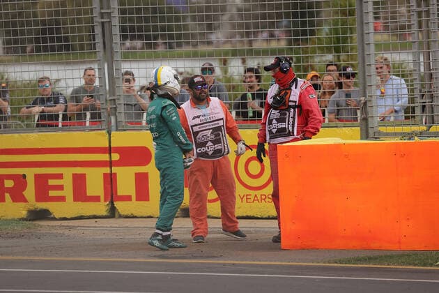 FORMULA 1 ROLEX AUSTRALIAN GRAND PRIX 2022 09.04.2022, Albert-Park, Melbourne, FORMULA 1 ROLEX AUSTRALIAN GRAND PRIX 2022 , im Bild Unfall von Sebastian Vettel (DEU), Aston Martin Aramco Cognizant Formula One Team