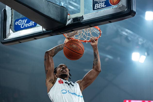 Darion Atkins (Niners Chemnitz, 44), Dunking, Brose Bamberg vs. Niners Chemnitz, Basketball, easyCredit BBL, 29. Spieltag, 08.04.2022 Brose Bamberg vs. Niners Chemnitz, Basketball, easyCredit BBL, 29. Spieltag, 08.04.2022 Bamberg Copyright: xEIBNER GuenerxSantemizx EP_GSZ