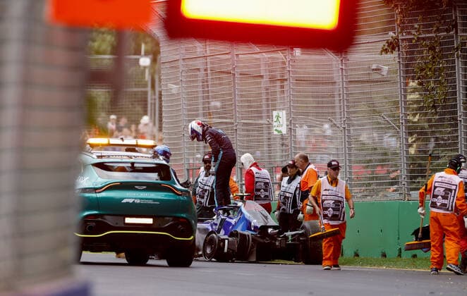 LATIFI Nicholas (can), Williams Racing FW44, action crash, accident, during the Formula 1 Heineken Australian Grand Prix 2022, 3rd round of the 2022 FIA Formula One World Championship, WM, Weltmeisterschaft on the Albert Park Circuit, from April 8 to 10, 2022 in Melbourne, Australia - F1 - AUSTRALIAN GRAND PRIX 2022 DPPI Panoramic  F12022GP03SAUS_JK293170