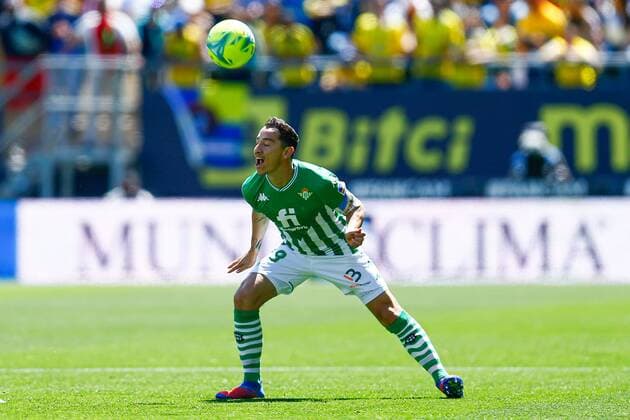 Mandatory Credit: Photo by Pressinphoto Shutterstock (12888148a) Andres Guardado of Real Betis Cadiz CF v Real Betis, La Liga 2021-2022, date 31. Football, Nuevo Mirandilla Stadium, Cadiz, Spain - 9 Apr 2022 EDITORIAL USE ONLY No use with unauthorised audio, video, data, fixture lists (outside the EU), club league logos or live services. Online in-match use limited to 45 images (+15 in extra time). No use to emulate moving images. No use in betting, games or single club league player publications services. Cadiz CF v Real Betis, La Liga 2021-2022, date 31. Football, Nuevo Mirandilla Stadium, Cadiz, Spain - 9 Apr 2022 EDITORIAL USE ONLY No use with unauthorised audio, video, data, fixture lists (outside the EU), club league logos or live services. Online in-match use limited to 45 images (+15 in extra time). No use to emulate moving images. No use in betting, games or Copyright: xPressinphoto Shutterstockx 12888148a