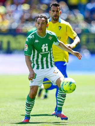 Mandatory Credit: Photo by Pressinphoto Shutterstock (12888148b) Andres Guardado of Real Betis Cadiz CF v Real Betis, La Liga 2021-2022, date 31. Football, Nuevo Mirandilla Stadium, Cadiz, Spain - 9 Apr 2022 EDITORIAL USE ONLY No use with unauthorised audio, video, data, fixture lists (outside the EU), club league logos or live services. Online in-match use limited to 45 images (+15 in extra time). No use to emulate moving images. No use in betting, games or single club league player publications services. Cadiz CF v Real Betis, La Liga 2021-2022, date 31. Football, Nuevo Mirandilla Stadium, Cadiz, Spain - 9 Apr 2022 EDITORIAL USE ONLY No use with unauthorised audio, video, data, fixture lists (outside the EU), club league logos or live services. Online in-match use limited to 45 images (+15 in extra time). No use to emulate moving images. No use in betting, games or Copyright: xPressinphoto Shutterstockx 12888148b