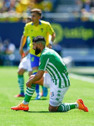 Mandatory Credit: Photo by Pressinphoto Shutterstock (12888148h) Nabil Fekir of Real Betis Cadiz CF v Real Betis, La Liga 2021-2022, date 31. Football, Nuevo Mirandilla Stadium, Cadiz, Spain - 9 Apr 2022 EDITORIAL USE ONLY No use with unauthorised audio, video, data, fixture lists (outside the EU), club league logos or live services. Online in-match use limited to 45 images (+15 in extra time). No use to emulate moving images. No use in betting, games or single club league player publications services. Cadiz CF v Real Betis, La Liga 2021-2022, date 31. Football, Nuevo Mirandilla Stadium, Cadiz, Spain - 9 Apr 2022 EDITORIAL USE ONLY No use with unauthorised audio, video, data, fixture lists (outside the EU), club league logos or live services. Online in-match use limited to 45 images (+15 in extra time). No use to emulate moving images. No use in betting, games or Copyright: xPressinphoto Shutterstockx 12888148h