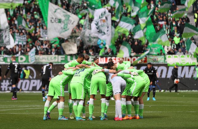 VfL vs. Bielefeld, 1. BL Wolfsburg, 09.04.2022, FUßBALL - VfL Wolfsburg vs. Arminia Bielefeld, 1. BL, Saison 2021 22, VW Arena. VfL Fans, Choreo Wolfsburg
