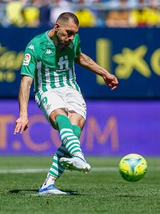 Mandatory Credit: Photo by Pressinphoto Shutterstock (12888148i) Borja Iglesias of Real Betis Cadiz CF v Real Betis, La Liga 2021-2022, date 31. Football, Nuevo Mirandilla Stadium, Cadiz, Spain - 9 Apr 2022 EDITORIAL USE ONLY No use with unauthorised audio, video, data, fixture lists (outside the EU), club league logos or live services. Online in-match use limited to 45 images (+15 in extra time). No use to emulate moving images. No use in betting, games or single club league player publications services. Cadiz CF v Real Betis, La Liga 2021-2022, date 31. Football, Nuevo Mirandilla Stadium, Cadiz, Spain - 9 Apr 2022 EDITORIAL USE ONLY No use with unauthorised audio, video, data, fixture lists (outside the EU), club league logos or live services. Online in-match use limited to 45 images (+15 in extra time). No use to emulate moving images. No use in betting, games or Copyright: xPressinphoto Shutterstockx 12888148i