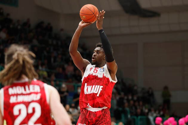 09.04.2022, medi Bayreuth vs. s.Oliver Wuerzburg, easyCredit BBL, 29. Spieltag, GER, Bayreuth, Oberfrankenhalle, Im Bild: Abdul-Makik Abu (s.Oliver Wuerzburg) Copyright: HMBxMedia xJulienxBecker