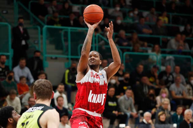 09.04.2022, medi Bayreuth vs. s.Oliver Wuerzburg, easyCredit BBL, 29. Spieltag, GER, Bayreuth, Oberfrankenhalle, Im Bild: William Buford (s.Oliver Wuerzburg) Copyright: HMBxMedia xJulienxBecker