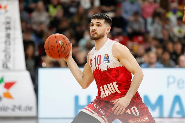 09.04.2022, medi Bayreuth vs. s.Oliver Wuerzburg, easyCredit BBL, 29. Spieltag, GER, Bayreuth, Oberfrankenhalle, Im Bild: Luciano Parodi (s.Oliver Wuerzburg) Copyright: HMBxMedia xJulienxBecker