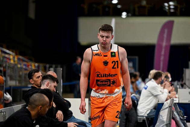 Till Isemann (21, Wiha Panthers Schwenningen ) ??, Eisbaeren Bremerhaven - WiHa Panthers Schwenningen, Basketball, Pro A, 09.04.2022, Eisbaeren Bremerhaven - WiHa Panthers Schwenningen, Basketball, Pro A, 09.04.2022 Copyright: xJasminxWagner xEibner-Pressefotox EP_BHV