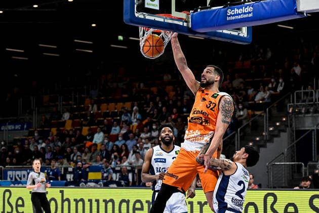 Waverly Austin (32, Wiha Panthers Schwenningen ), Eisbaeren Bremerhaven - WiHa Panthers Schwenningen, Basketball, Pro A, 09.04.2022, Eisbaeren Bremerhaven - WiHa Panthers Schwenningen, Basketball, Pro A, 09.04.2022 Copyright: xJasminxWagner xEibner-Pressefotox EP_BHV