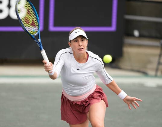 April 9, 2022: Belinda Bencic (SUI) defeated Ekaterina Alexandrova (RUS) 6-4, 6-3, at the CreditOne Charleston Open being played at Family Circle Tennis Center in Charleston, South Carolina USA Tennisclix CSM Charleston USA - ZUMAc04_ 20220409_zaf_c04_004 Copyright: xLesliexBillmanx