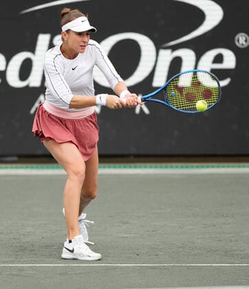 April 9, 2022: Belinda Bencic (SUI) defeated Ekaterina Alexandrova (RUS) 6-4, 6-3, at the CreditOne Charleston Open being played at Family Circle Tennis Center in Charleston, South Carolina USA Tennisclix CSM Charleston USA - ZUMAc04_ 20220409_zaf_c04_014 Copyright: xLesliexBillmanx