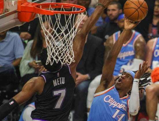 Terance Mann 14 of the LA Clippers drives to the basket guarded by Chimezie Metu 7 of the Sacramento Kings at Crypto.com Arena in Los Angeles, CA on Saturday, April 9, 2022. Los Angeles Clippers vs Sacramento Kings !ACHTUNG: NUR REDAKTIONELLE NUTZUNG!  Copyright: xPHILLIPxKIMx AME106 20220410-3d86914707697d74baffe00d0ab33274c4902806