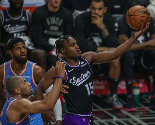 Davion Mitchell 15 of the Sacramento Kings drives the ball as he is guarded by Nicolas Batum 33 of the LA Clippers at Crypto.com Arena in Los Angeles, CA on Saturday, April 9, 2022. Los Angeles Clippers vs Sacramento Kings !ACHTUNG: NUR REDAKTIONELLE NUTZUNG!  Copyright: xPHILLIPxKIMx AME130 20220410-e9db4bb4922b0b01275c37204c1a93f0b749c3b2