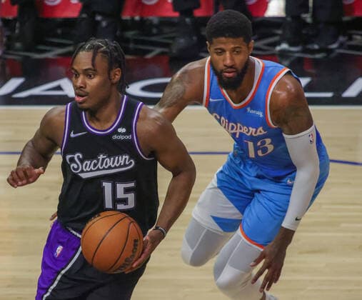 Davion Mitchell 15 of the Sacramento Kings dribbles the ball as he is guarded by Paul George 13 of the LA Clippers at Crypto.com Arena in Los Angeles, CA on Saturday, April 9, 2022. Los Angeles Clippers vs Sacramento Kings !ACHTUNG: NUR REDAKTIONELLE NUTZUNG!  Copyright: xPHILLIPxKIMx AME140 20220410-d13e979971d90971664326ec41034cef051e7400