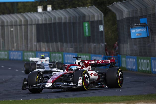 77 BOTTAS Valtteri (fin), Alfa Romeo F1 Team ORLEN C42, action during the Formula 1 Heineken Australian Grand Prix 2022, 3rd round of the 2022 FIA Formula One World Championship, WM, Weltmeisterschaft on the Albert Park Circuit, from April 8 to 10, 2022 in Melbourne, Australia - F1 - AUSTRALIAN GRAND PRIX 2022 - RACE DPPI Panoramic  00122009_G00D8143.JPG_