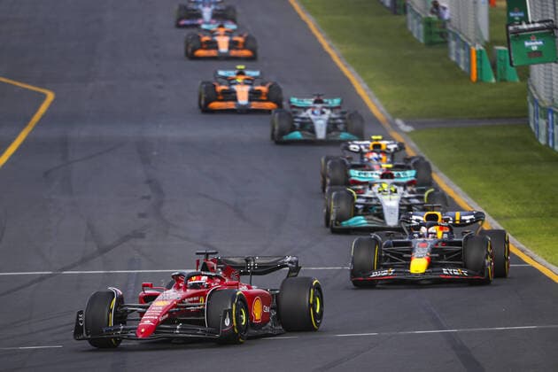 16 LECLERC Charles (mco), Scuderia Ferrari F1-75, action during the Formula 1 Heineken Australian Grand Prix 2022, 3rd round of the 2022 FIA Formula One World Championship, WM, Weltmeisterschaft on the Albert Park Circuit, from April 8 to 10, 2022 in Melbourne, Australia - F1 - AUSTRALIAN GRAND PRIX 2022 - RACE DPPI Panoramic  00122009__V2_0217.JPG_
