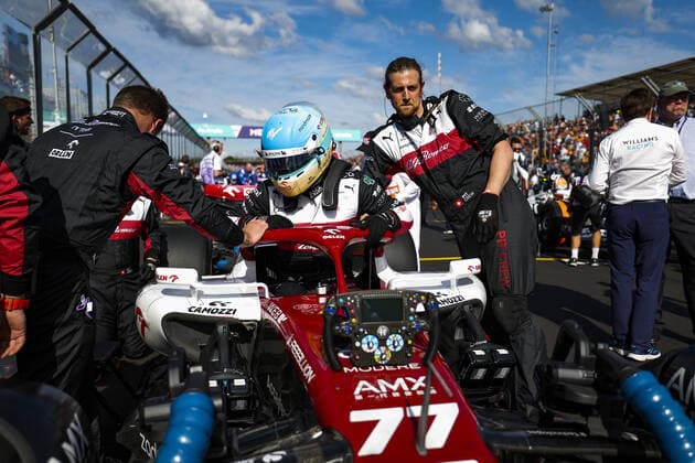 BOTTAS Valtteri (fin), Alfa Romeo F1 Team ORLEN C42, on the grid during the Formula 1 Heineken Australian Grand Prix 2022, 3rd round of the 2022 FIA Formula One World Championship, WM, Weltmeisterschaft on the Albert Park Circuit, from April 8 to 10, 2022 in Melbourne, Australia - F1 - AUSTRALIAN GRAND PRIX 2022 - RACE DPPI Panoramic  G00D7964