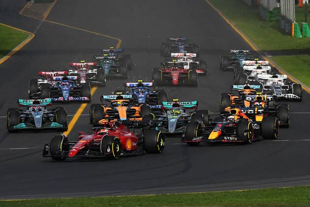 AUSTRALIAN F1 GRAND PRIX, Charles Leclerc of Ferrari (2nd eft) enters turn one during the Formula 1 Australian Grand Prix 2022 at the Albert Park Grand Prix Circuit in Melbourne, Sunday, April 10, 2022. ( NO ARCHIVING, EDITORIAL USE ONLY, NO USE IN BOOKS WITHOUT CONSENT MELBOURNE VIC AUSTRALIA  Copyright: xJAMESxROSSx 20220410001645862780