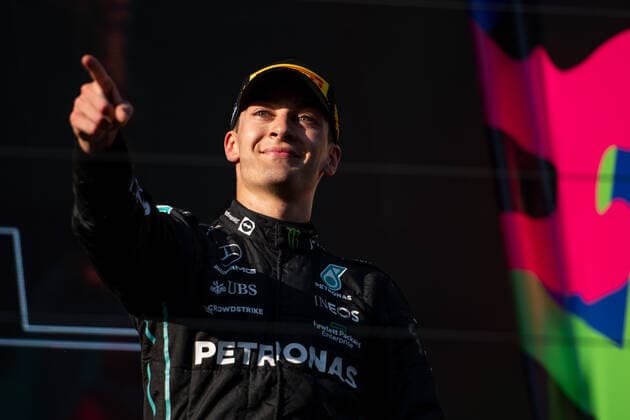 George Russell (UK, Mercedes AMG Petronas F1 Team 63) jubelt ueber Platz 3 und sein erstes Podium mit Mercedes, AUS, Formel 1 Grand Prix von Australien, Albert Park Circuit Melbourne, Rennen, 10.04.2022 AUS, Formel 1 Grand Prix von Australien, Albert Park Circuit Melbourne, Race Day, 10.04.2022 Copyright: xEibner Memmlerx EP_MMR