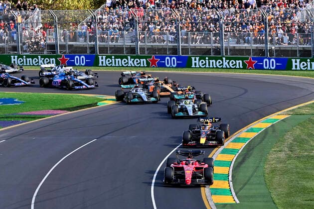 Start, 16 Charles Leclerc (MCO, Scuderia Ferrari), 1 Max Verstappen (NLD, Oracle Red Bull Racing), 44 Lewis Hamilton (GBR, Mercedes-AMG Petronas F1 Team), F1 Grand Prix of Australia at Melbourne Grand Prix Circuit on April 10, 2022 in Melbourne, Australia. (Photo by HOCH ZWEI) Melbourne Australia