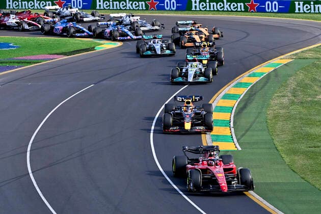 Start, 16 Charles Leclerc (MCO, Scuderia Ferrari), 1 Max Verstappen (NLD, Oracle Red Bull Racing), 44 Lewis Hamilton (GBR, Mercedes-AMG Petronas F1 Team), F1 Grand Prix of Australia at Melbourne Grand Prix Circuit on April 10, 2022 in Melbourne, Australia. (Photo by HOCH ZWEI) Melbourne Australia