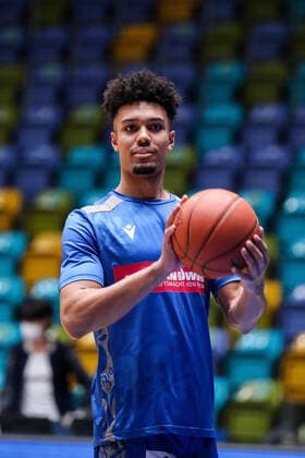 10.04.2022, xmkx, Basketball BBL Bundesliga, Fraport Skyliners - Telekom Baskets Bonn v.l. warm up, Len Adam Schoormann (Fraport Skyliners) (DFL DFB REGULATIONS PROHIBIT ANY USE OF PHOTOGRAPHS as IMAGE SEQUENCES and or QUASI-VIDEO) emspor Frankfurt am Main