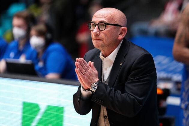 10.04.2022, xmkx, Basketball BBL Bundesliga, Fraport Skyliners - Telekom Baskets Bonn v.l. Luca Dalmonte (Trainer Fraport Skyliners) (DFL DFB REGULATIONS PROHIBIT ANY USE OF PHOTOGRAPHS as IMAGE SEQUENCES and or QUASI-VIDEO) emspor Frankfurt am Main