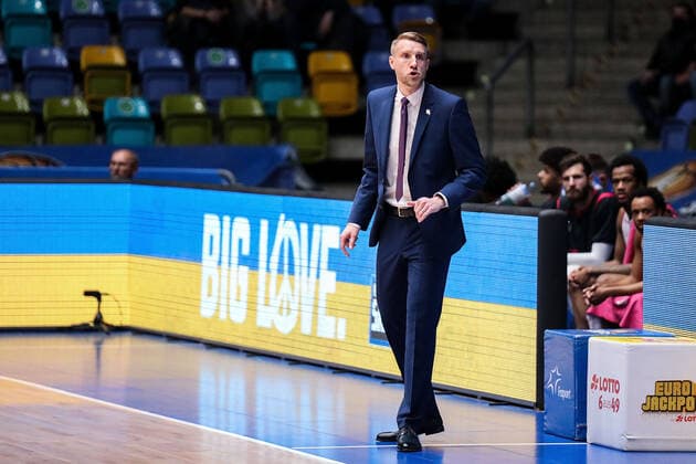 10.04.2022, xmkx, Basketball BBL Bundesliga, Fraport Skyliners - Telekom Baskets Bonn v.l. Tuomas Iisalo (Trainer Telekom Baskets Bonn) (DFL DFB REGULATIONS PROHIBIT ANY USE OF PHOTOGRAPHS as IMAGE SEQUENCES and or QUASI-VIDEO) emspor Frankfurt am Main