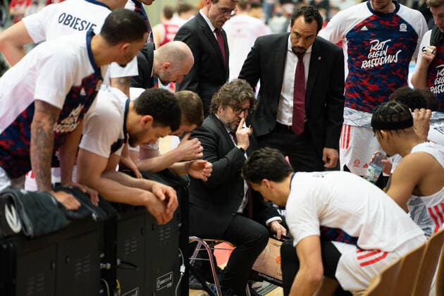 10.04.2022, xsltx, Basketball BBL Bundesliga, Giessen 46ers - FC Bayern Muenchen Basketball emspor, Mitte: Andrea Trinchieri - Head Coach (FC Bayern München) (DFL DFB REGULATIONS PROHIBIT ANY USE OF PHOTOGRAPHS as IMAGE SEQUENCES and or QUASI-VIDEO) Giessen