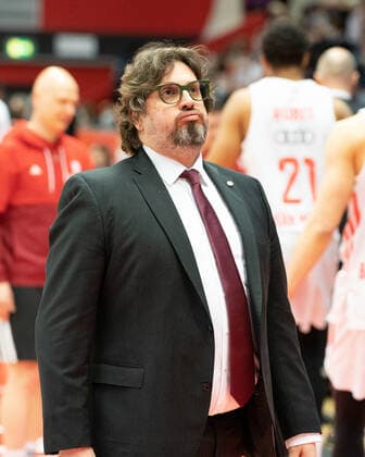10.04.2022, xsltx, Basketball BBL Bundesliga, Giessen 46ers - FC Bayern Muenchen Basketball emspor, v.l. Andrea Trinchieri - Head Coach (FC Bayern München) (DFL DFB REGULATIONS PROHIBIT ANY USE OF PHOTOGRAPHS as IMAGE SEQUENCES and or QUASI-VIDEO) Giessen