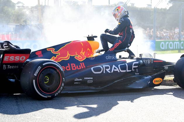 10th April 2022, Albert Park, Melbourne, Australia; FIA Formula 1 Australian Grand Prix, Race Day: Max Verstappen of the Netherlands and Red Bull Racing reacts to a car failure during the Australian Grand Prix  ActionPlus12377929 MorganxHancock