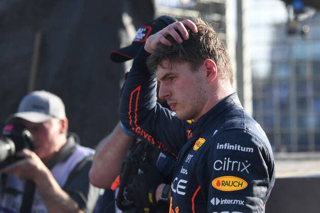 10th April 2022, Albert Park, Melbourne, Australia; FIA Formula 1 Australian Grand Prix, Race Day: Max Verstappen of the Netherlands and Red Bull Racing reacts to a car failure during the Australian Grand Prix  ActionPlus12377849 MorganxHancock