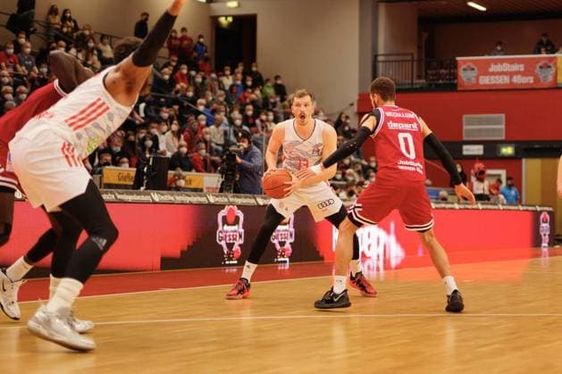 Giessen, Germany, April 10th 2022: ANDREAS OBST ( 13 Bayern ) during the easyCredit Basketball Bundesliga game between Jobstairs Giessen 46ers and FC Bayern Basketball at Osthalle in Giessen, GERMANY. easyCredit Basketball Bundesliga Julia Kneissl SPP Jobstairs Giessen 46ers v FC Bayern Basketball - easyCredit Basketball Bundesliga - Osthalle 