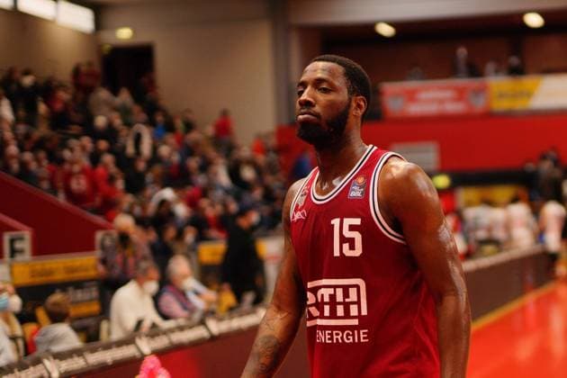 Giessen, Germany, April 10th 2022: JALON MILLER ( 15 Giessen ) during the easyCredit Basketball Bundesliga game between Jobstairs Giessen 46ers and FC Bayern Basketball at Osthalle in Giessen, GERMANY. easyCredit Basketball Bundesliga Julia Kneissl SPP Jobstairs Giessen 46ers v FC Bayern Basketball - easyCredit Basketball Bundesliga - Osthalle 