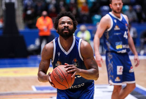 10.04.2022, xmkx, Basketball BBL Bundesliga, Fraport Skyliners - Telekom Baskets Bonn v.l. Quantez Robertson (Fraport Skyliners) (DFL DFB REGULATIONS PROHIBIT ANY USE OF PHOTOGRAPHS as IMAGE SEQUENCES and or QUASI-VIDEO) emspor Frankfurt am Main