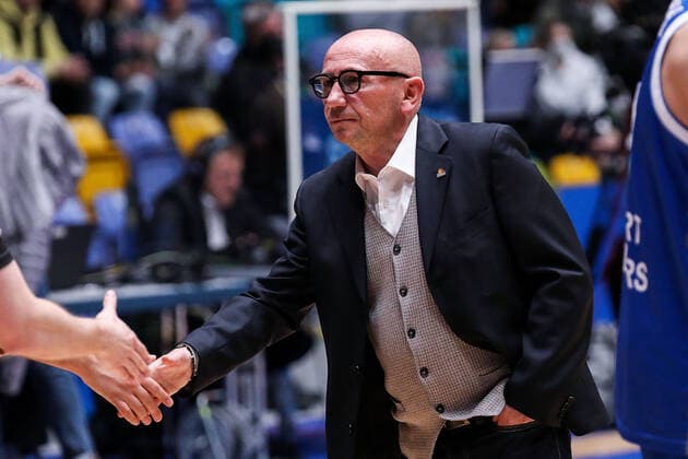 10.04.2022, xmkx, Basketball BBL Bundesliga, Fraport Skyliners - Telekom Baskets Bonn v.l. Luca Dalmonte (Trainer Fraport Skyliners) (DFL DFB REGULATIONS PROHIBIT ANY USE OF PHOTOGRAPHS as IMAGE SEQUENCES and or QUASI-VIDEO) emspor Frankfurt am Main
