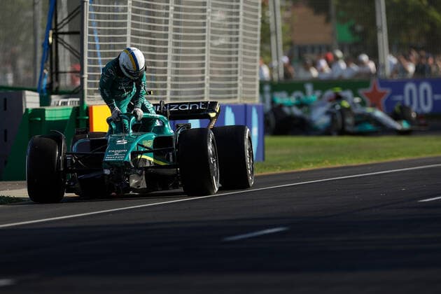 FORMULA 1 ROLEX AUSTRALIAN GRAND PRIX 2022 10.04.2022, Albert-Park, Melbourne, FORMULA 1 ROLEX AUSTRALIAN GRAND PRIX 2022 , im Bild Ausfall von Sebastian Vettel (DEU), Aston Martin Aramco Cognizant Formula One Team