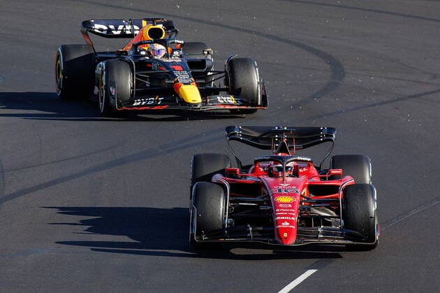 FORMULA 1 ROLEX AUSTRALIAN GRAND PRIX 2022 10.04.2022, Albert-Park, Melbourne, FORMULA 1 ROLEX AUSTRALIAN GRAND PRIX 2022 , im Bild Charles Leclerc (MCO), Scuderia Ferrari, Max Verstappen (NEL), Oracle Red Bull Racing