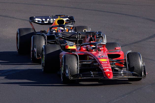 FORMULA 1 ROLEX AUSTRALIAN GRAND PRIX 2022 10.04.2022, Albert-Park, Melbourne, FORMULA 1 ROLEX AUSTRALIAN GRAND PRIX 2022 , im Bild Charles Leclerc (MCO), Scuderia Ferrari, Max Verstappen (NEL), Oracle Red Bull Racing