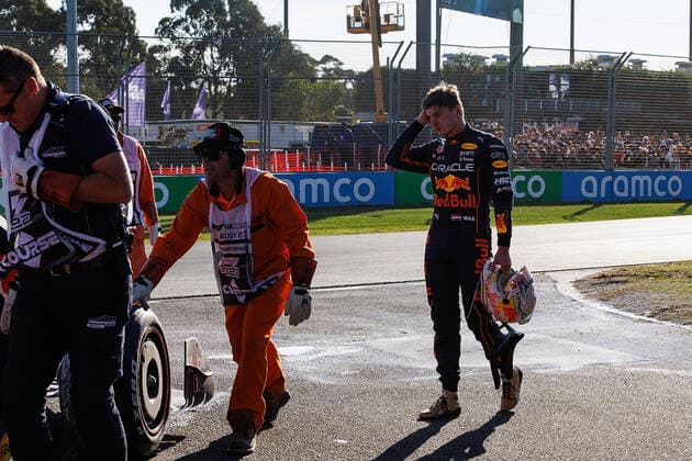 FORMULA 1 ROLEX AUSTRALIAN GRAND PRIX 2022 10.04.2022, Albert-Park, Melbourne, FORMULA 1 ROLEX AUSTRALIAN GRAND PRIX 2022 , im Bild Ausfall von Max Verstappen (NEL), Oracle Red Bull Racing