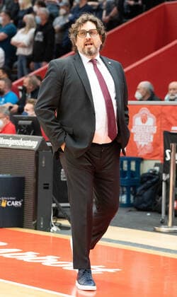10.04.2022, xsltx, Basketball BBL Bundesliga, Giessen 46ers - FC Bayern Muenchen Basketball emspor, v.l. Andrea Trinchieri - Head Coach (FC Bayern München) (DFL DFB REGULATIONS PROHIBIT ANY USE OF PHOTOGRAPHS as IMAGE SEQUENCES and or QUASI-VIDEO) Giessen