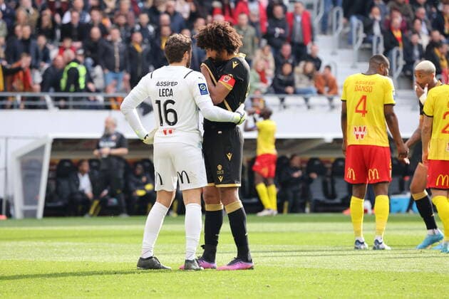 Dante Nice speak Jean-Louis Leca during the match between RC Lens and OGC Nice - Ligue 1 Uber Eats - stade Bollaert-Delelis - april 10, 2022 FOOTBALL : RC Lens vs Nice - Ligue1 Uber Eats - 10 04 2022 LaurentSanson Panoramic 