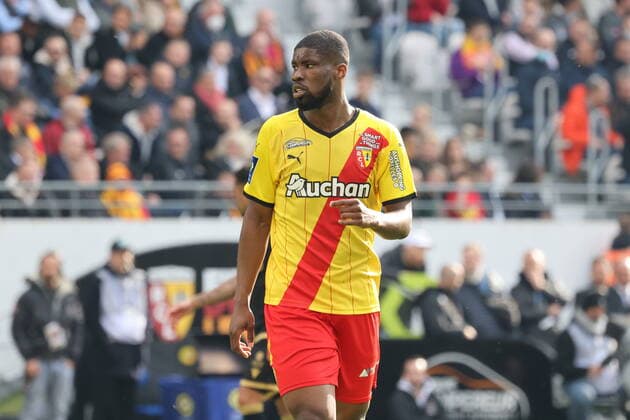 Kevin Danso 4 Lens during the match between RC Lens and OGC Nice - Ligue 1 Uber Eats - stade Bollaert-Delelis - april 10, 2022 FOOTBALL : RC Lens vs Nice - Ligue1 Uber Eats - 10 04 2022 LaurentSanson Panoramic 