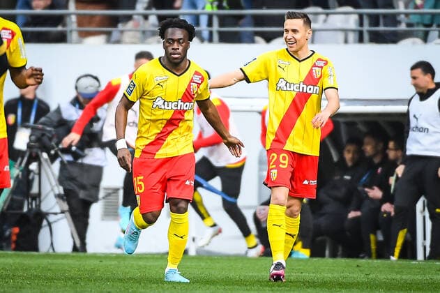 April 10, 2022, Lens, France, France: Arnaud KALIMUENDO of Lens celebrate his goal with Przemyslaw Adam FRANKOWSKI of Lens during the Ligue 1 match between RC Lens and OGC Nice at Bollaert-Delelis Stadium on April 10, 2022 in Lens, France. Lens France - ZUMAm308 20220410_zsp_m308_006 Copyright: xMatthieuxMirvillex