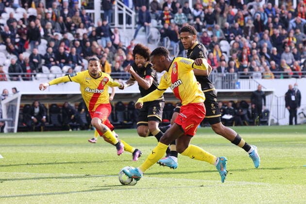 Action goal Pereira Da Costa Lens during the match between RC Lens and OGC Nice - Ligue 1 Uber Eats - stade Bollaert-Delelis - april 10, 2022 FOOTBALL : RC Lens vs Nice - Ligue1 Uber Eats - 10 04 2022 LaurentSanson Panoramic 