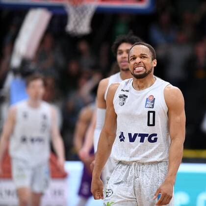 Jaylon Brown (Hamburg Towers) enttaeuscht, frustriert, Emotion nach der Niederlage , Basketball, Bundesliga, BBL, BG Goettingen - Hamburg Towers, 10.04.2022, BG Goettingen - Hamburg Towers, Basketball, Bundesliga, GER, BBL, 10.04.2022 Goettingen Copyright: xEibner-Pressefotox-xRolandxSippelx