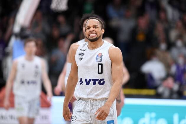 Jaylon Brown (Hamburg Towers) enttaeuscht, frustriert, Emotion nach der Niederlage , Basketball, Bundesliga, BBL, BG Goettingen - Hamburg Towers, 10.04.2022, BG Goettingen - Hamburg Towers, Basketball, Bundesliga, GER, BBL, 10.04.2022 Goettingen Copyright: xEibner-Pressefotox-xRolandxSippelx