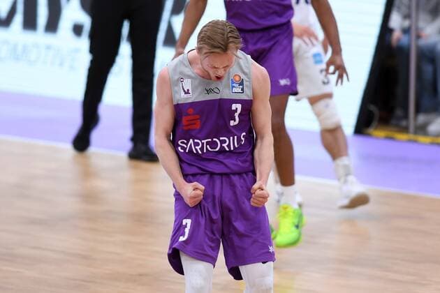 Jubel bei Harald Frey (BG Goettingen) , Basketball, Bundesliga, BBL, BG Goettingen - Hamburg Towers, 10.04.2022, BG Goettingen - Hamburg Towers, Basketball, Bundesliga, GER, BBL, 10.04.2022 Goettingen Copyright: xEibner-Pressefotox-xRolandxSippelx