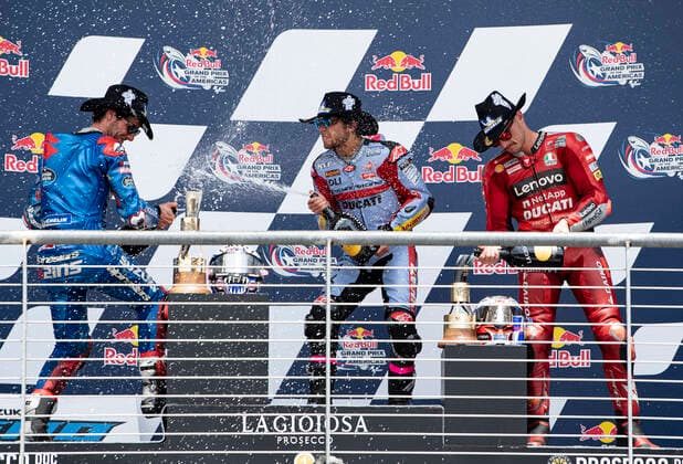 Sport Themen der Woche KW14 April 10, 2022, Austin, Texas, U.S: From Left to Right 2nd place finisher 42 ALEX RINS Team Suzuki Ecstar, first place finisher 23 ENEA BASTIANINI Gresini Racing MotoGP and third place finisher 43 JACK MILLER Ducati Lenovo Team enjoying the post race Bubbly. Austin U.S. - ZUMAm147 20220410_zap_m147_009 Copyright: xHossxMcBainx